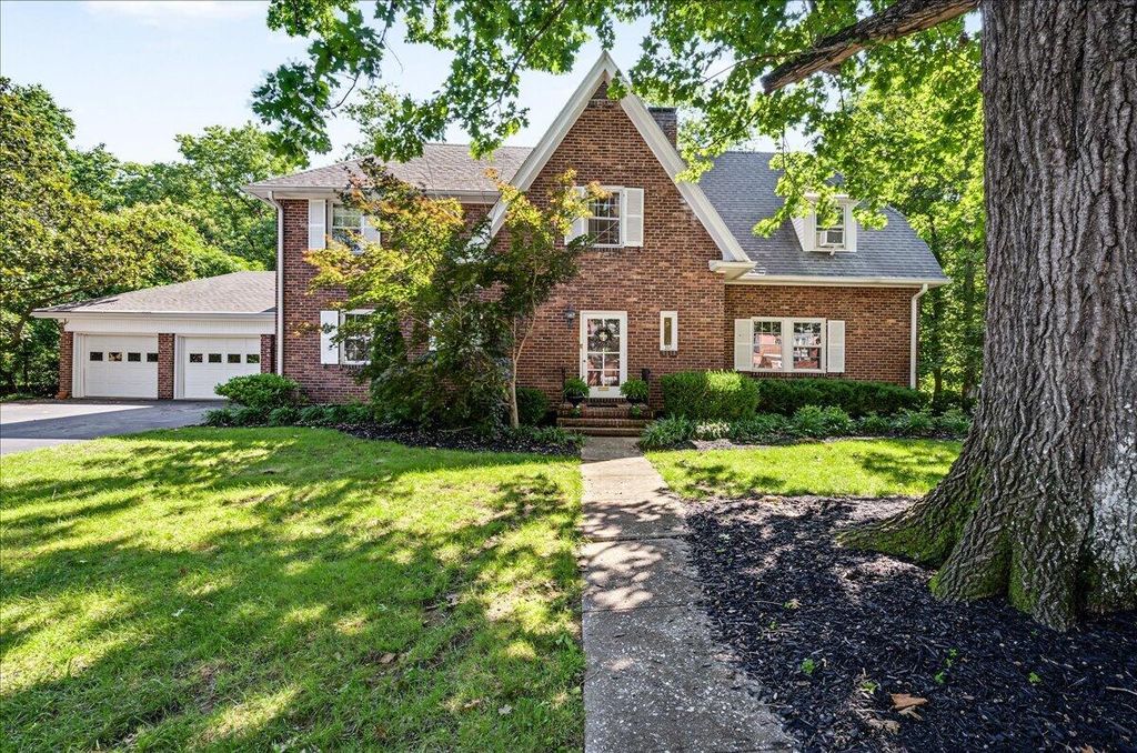 207 Paul Sawyier Drive, Frankfort, KY 40601