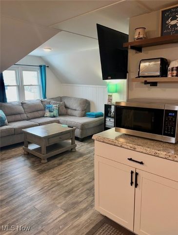 4772 Lake Road E, Geneva, OH 44041