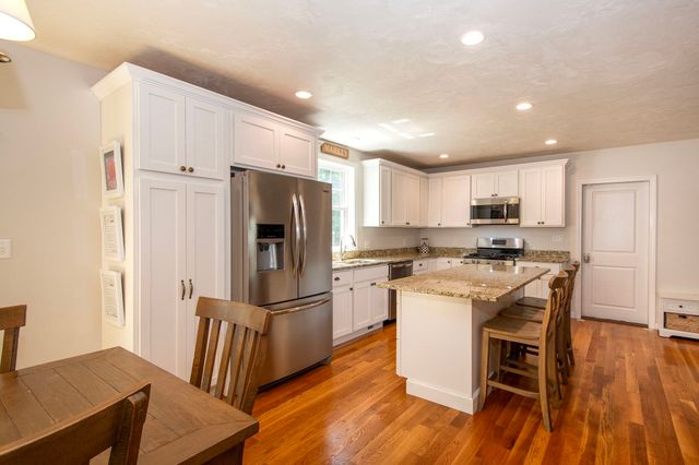 74 Christmas Tree Lane, Kingston, MA 02364