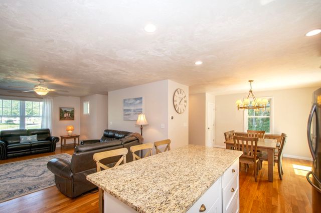 74 Christmas Tree Lane, Kingston, MA 02364