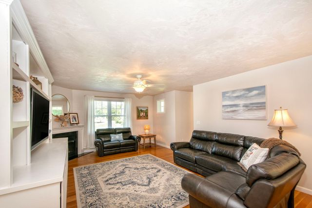 74 Christmas Tree Lane, Kingston, MA 02364