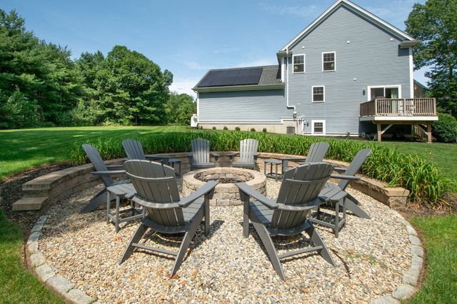 74 Christmas Tree Lane, Kingston, MA 02364