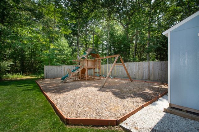 74 Christmas Tree Lane, Kingston, MA 02364