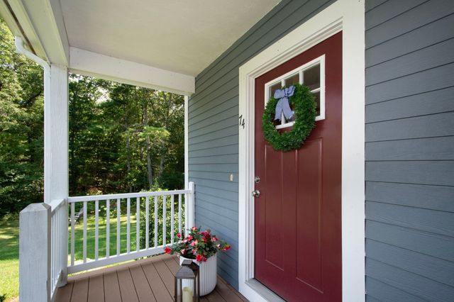 74 Christmas Tree Lane, Kingston, MA 02364