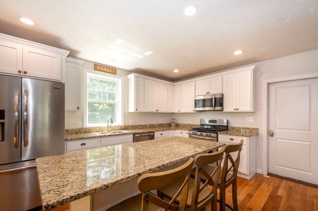74 Christmas Tree Lane, Kingston, MA 02364