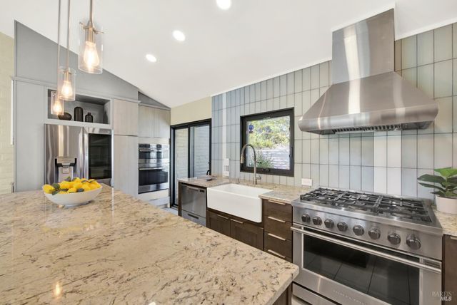 22 Fairways Dr, Napa, CA 94558