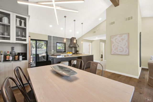 22 Fairways Dr, Napa, CA 94558