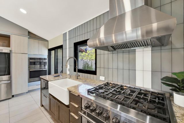 22 Fairways Dr, Napa, CA 94558