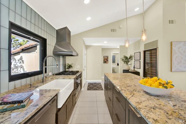 22 Fairways Dr, Napa, CA 94558