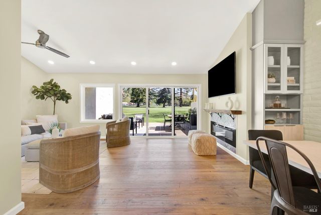 22 Fairways Dr, Napa, CA 94558