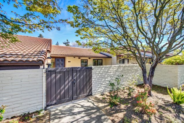 22 Fairways Dr, Napa, CA 94558