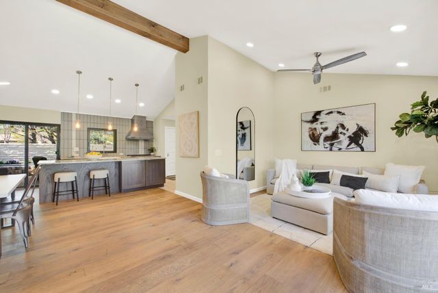 22 Fairways Dr, Napa, CA 94558