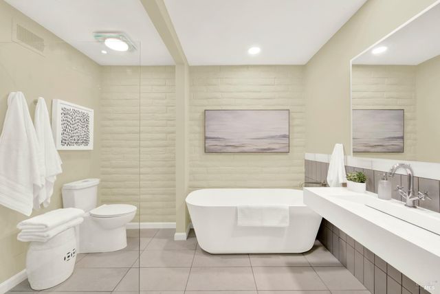 22 Fairways Dr, Napa, CA 94558