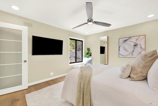 22 Fairways Dr, Napa, CA 94558