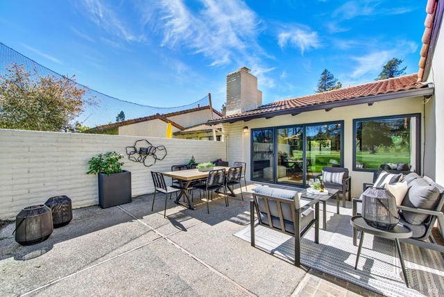 22 Fairways Dr, Napa, CA 94558