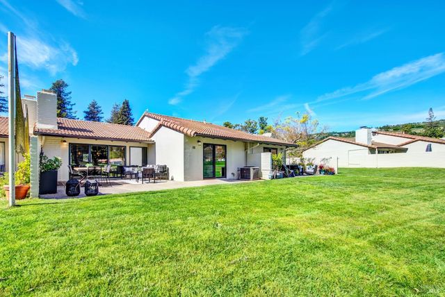 22 Fairways Dr, Napa, CA 94558