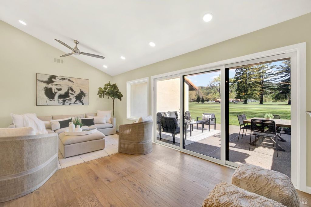 22 Fairways Dr, Napa, CA 94558