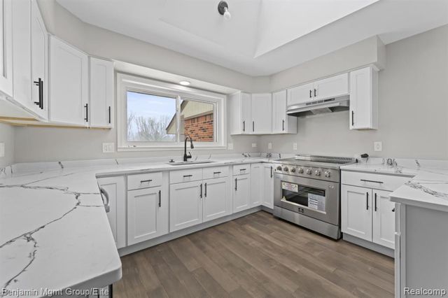 5910 Cedar Knoll Drive, Brighton, MI 48116