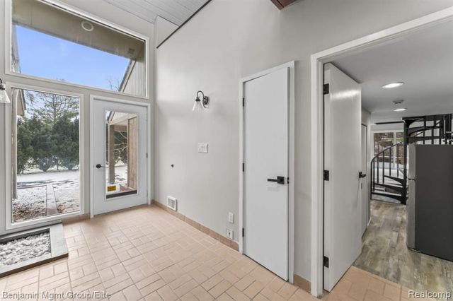 5910 Cedar Knoll Drive, Brighton, MI 48116