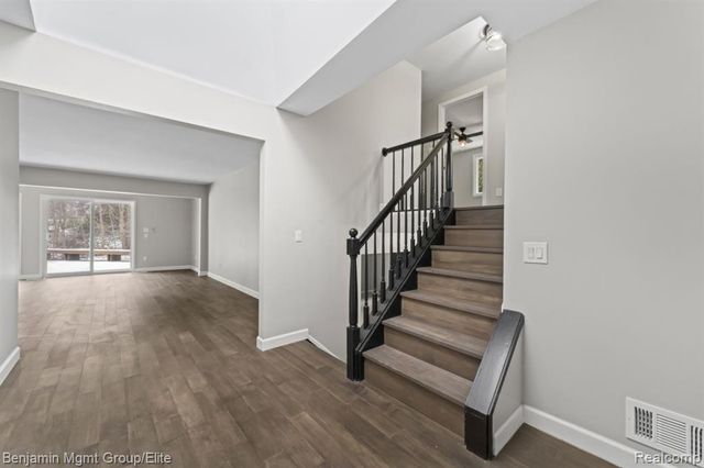 5910 Cedar Knoll Drive, Brighton, MI 48116