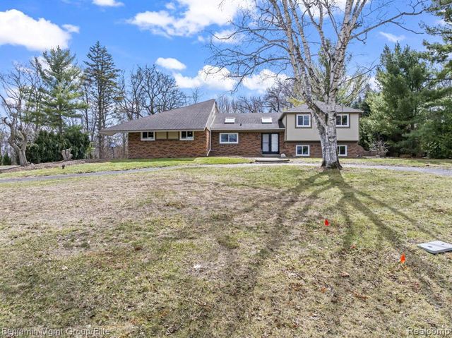 5910 Cedar Knoll Drive, Brighton, MI 48116