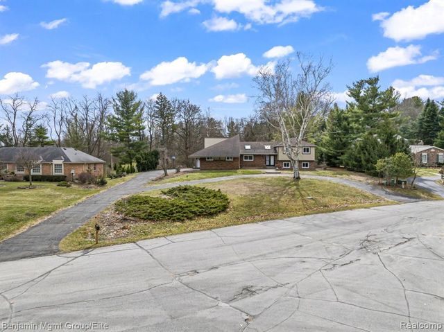 5910 Cedar Knoll Drive, Brighton, MI 48116
