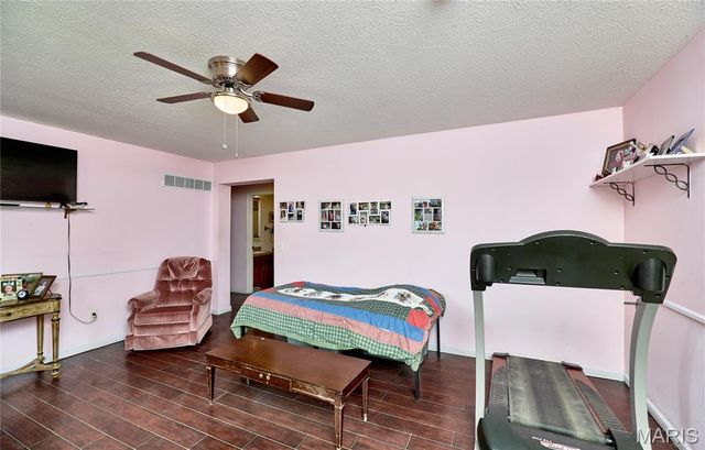 400 Julie Court, Elsberry, MO 63343