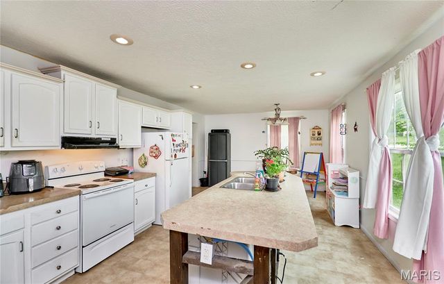 400 Julie Court, Elsberry, MO 63343