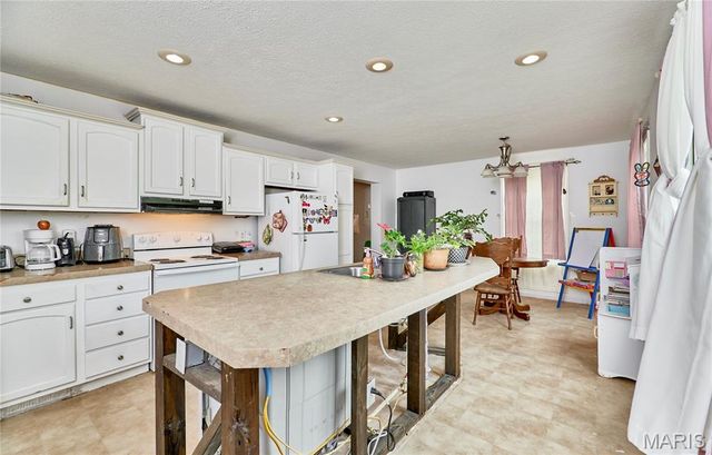 400 Julie Court, Elsberry, MO 63343