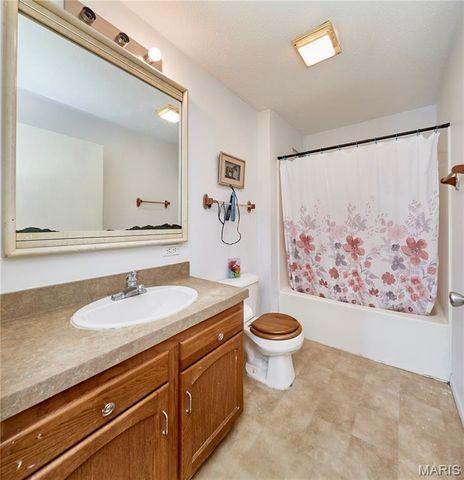 400 Julie Court, Elsberry, MO 63343