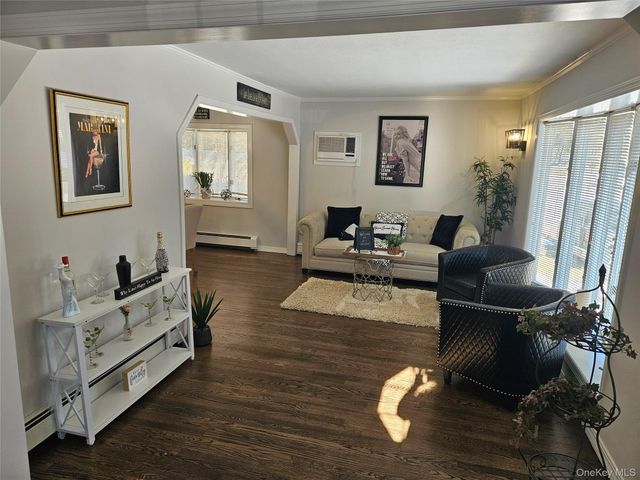 211 Iceland Drive, South Huntington, NY 11746