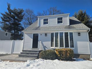 211 Iceland Drive, South Huntington, NY 11746