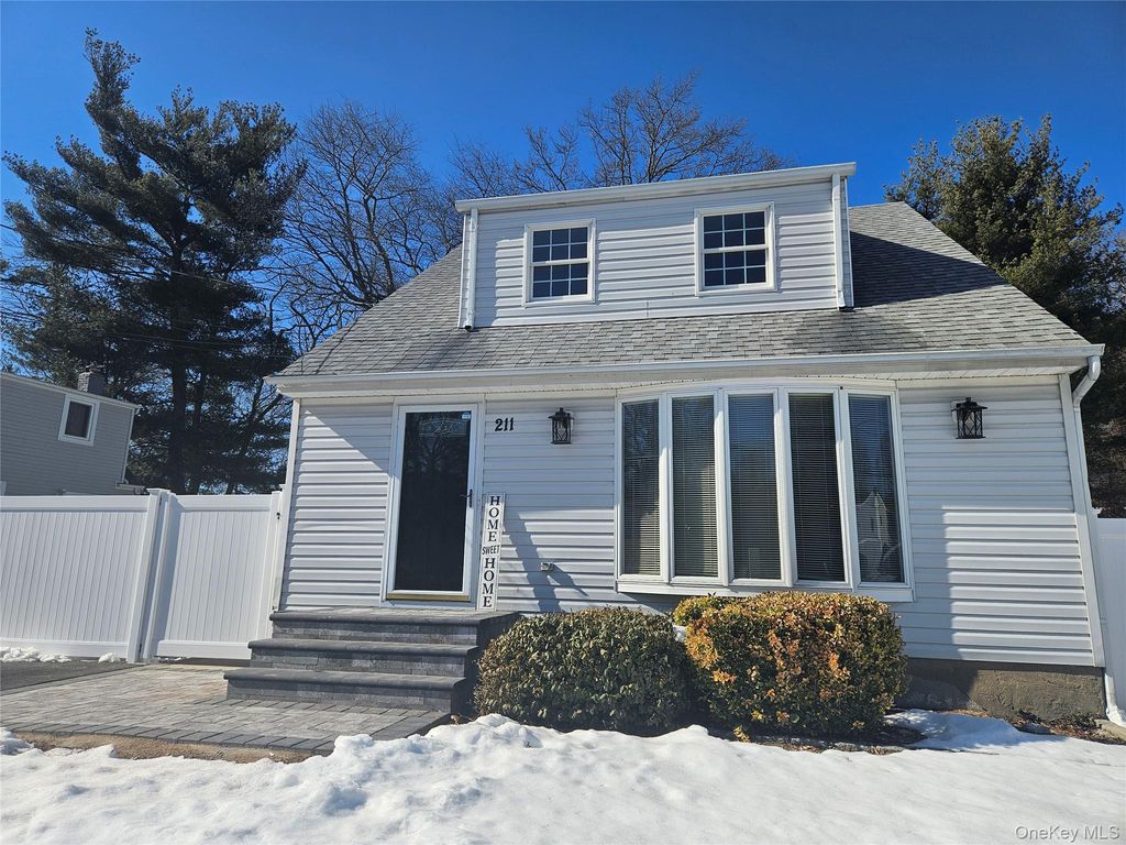 211 Iceland Drive, South Huntington, NY 11746