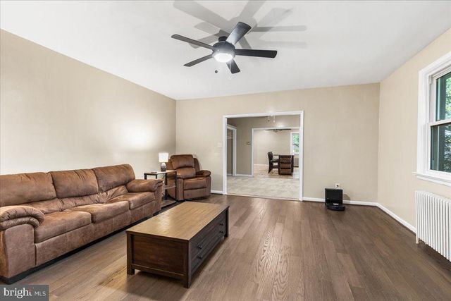 4 ORCHARD AVE, Bordentown, NJ 08505