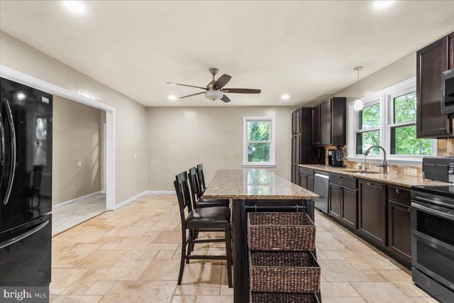 4 ORCHARD AVE, Bordentown, NJ 08505