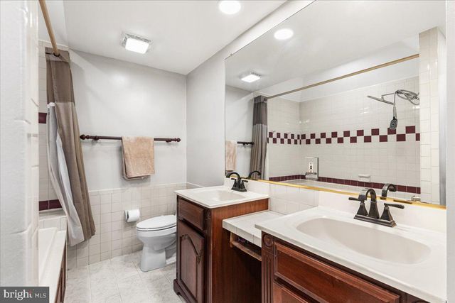 4 ORCHARD AVE, Bordentown, NJ 08505