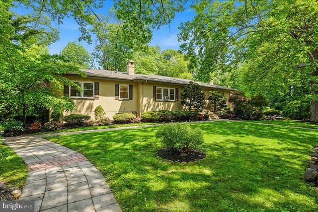 4 ORCHARD AVE, Bordentown, NJ 08505