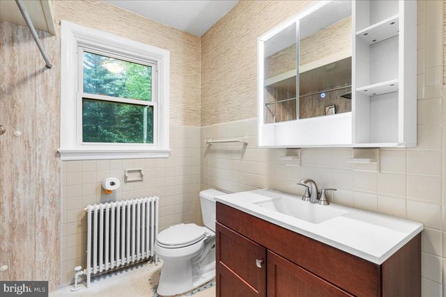 4 ORCHARD AVE, Bordentown, NJ 08505