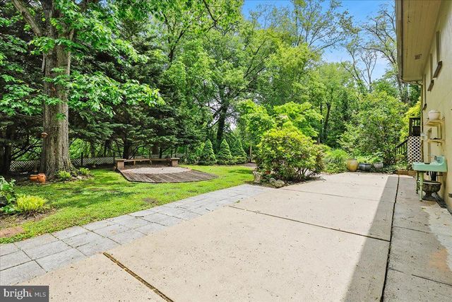 4 ORCHARD AVE, Bordentown, NJ 08505