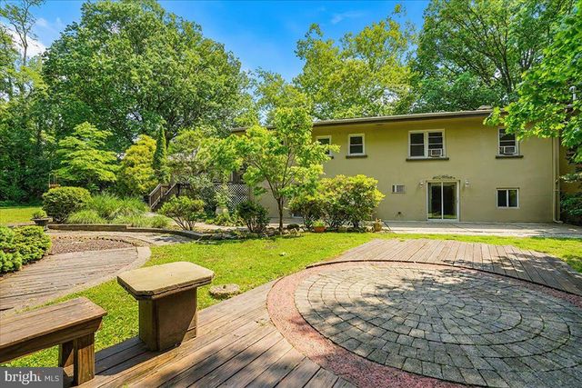 4 ORCHARD AVE, Bordentown, NJ 08505
