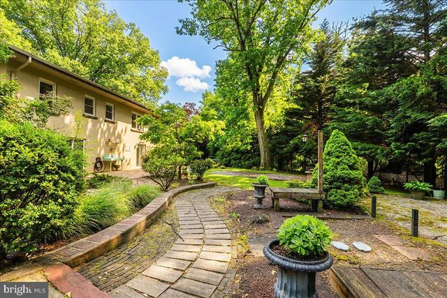 4 ORCHARD AVE, Bordentown, NJ 08505