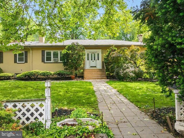 4 ORCHARD AVE, Bordentown, NJ 08505