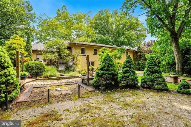 4 ORCHARD AVE, Bordentown, NJ 08505
