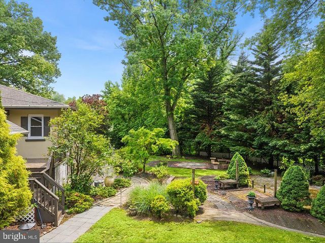 4 ORCHARD AVE, Bordentown, NJ 08505