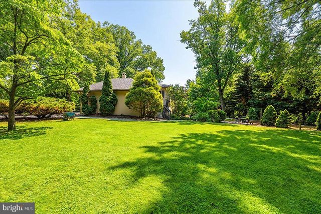 4 ORCHARD AVE, Bordentown, NJ 08505