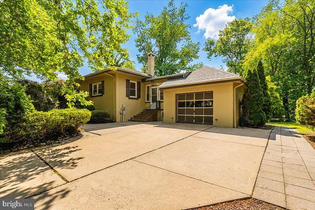 4 ORCHARD AVE, Bordentown, NJ 08505