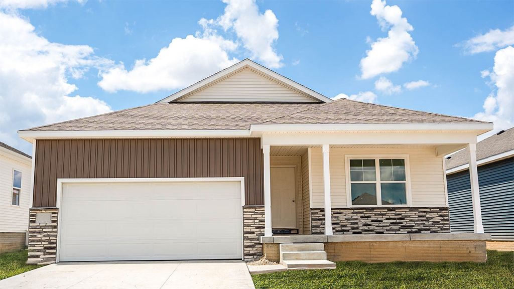 2913 Plum Drive, Norwalk, IA 50211