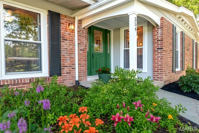 354 Greenbriar Lane, Ballwin, MO 63011