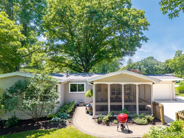 354 Greenbriar Lane, Ballwin, MO 63011