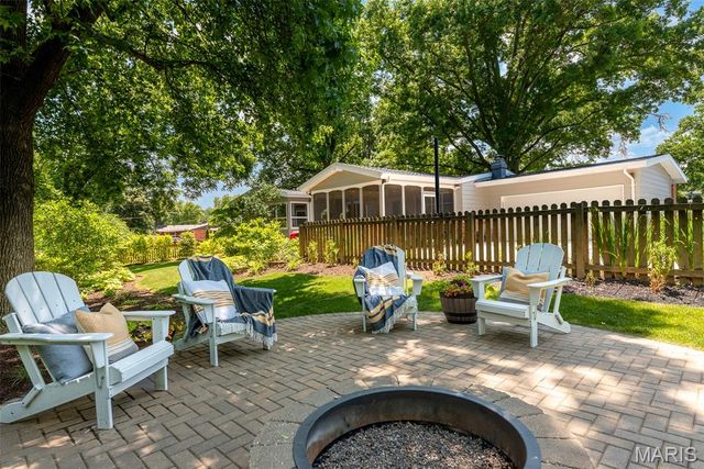 354 Greenbriar Lane, Ballwin, MO 63011